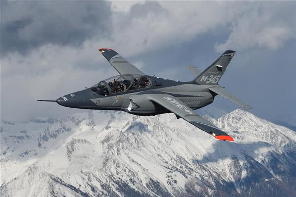 الطائرة M-345