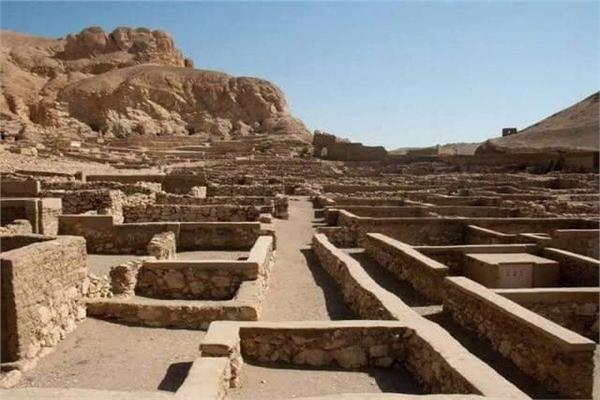  قرية «الفنانين » مدينة العمال