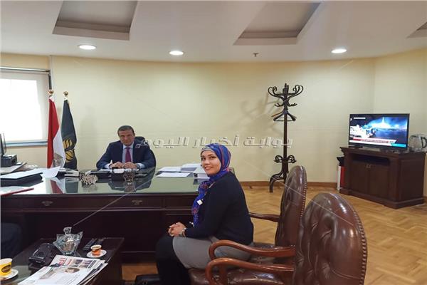 محررة بوابة أخبار اليوم مع رئيس البنك الزراعي