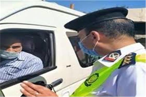 الداخلية تواصل تطبيق الغرامة الفورية علي مخالفين ارتداء الكمامة والغلق