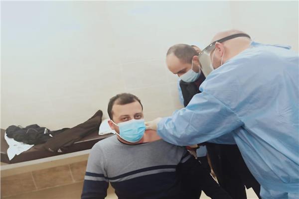 الأطقم الطبية بعزل بلطيم يتلقون لقاح كورونا