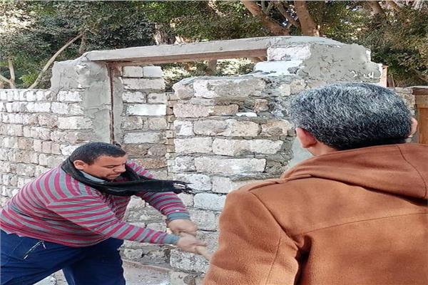 استخدام مكبرات الصوت لمنع البناء بدون ترخيص بالمنيا