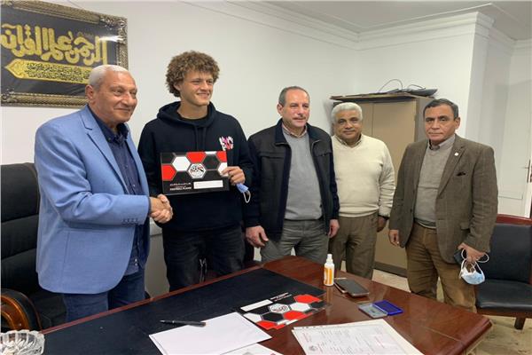 توقيع أحمد نادر السيد للزمالك