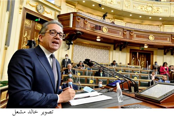 وزير السياحة و الآثار