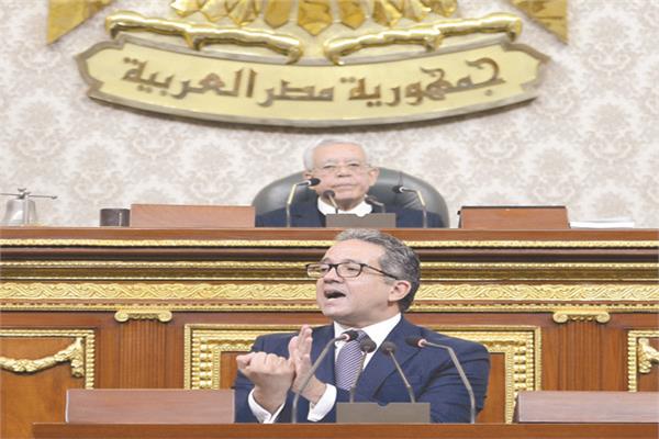 د. خالد العناني  خلال إلقاء بيانه أمام النواب