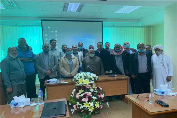 وزيرة البيئة تعقد اجتماعا مع الصيادين لبحث مشاكل الصيد بالبحر الأحمر 