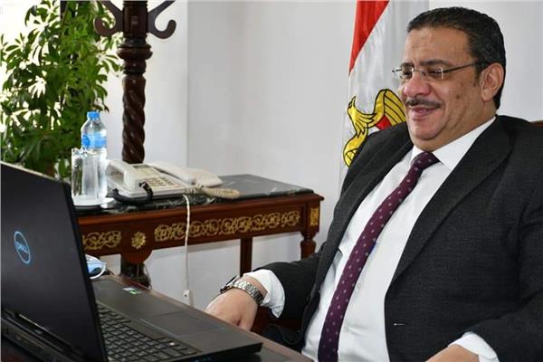  الدكتور أحمد زكى رئيس جامعة قناة السويس