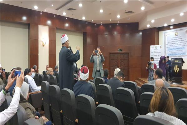 جانب من المؤتمر 