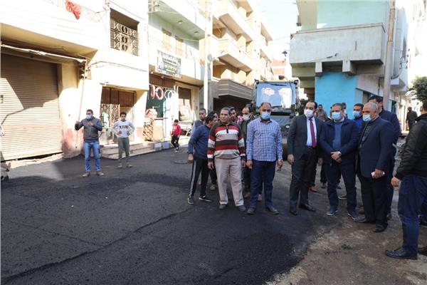 محافظ المنوفية يتفقد أعمال الرصف ويفتتح حديقة سرس الليان الجديدة   