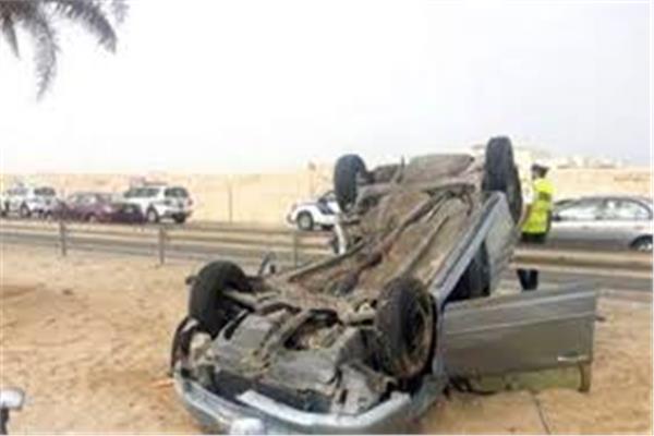 إصابة ٧ أشخاص فى إنقلاب سيارة نصف نقل بالطريق الدولى العلمين وادى النطرون 