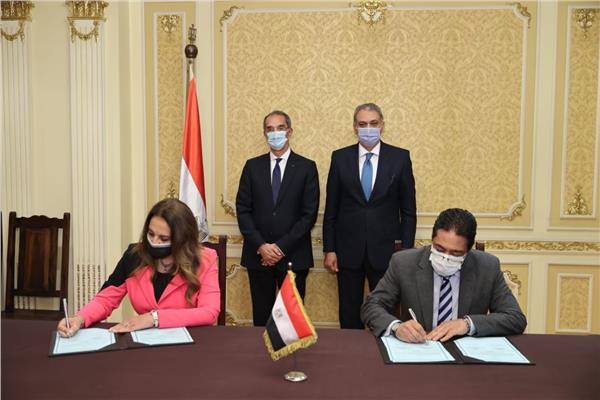 وزيرا الاتصالات وتكنولوجيا
