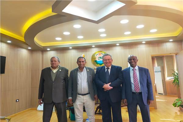 الدكتور أحمد غلاب محمد، رئيس جامعة أسوان