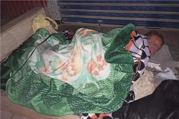 كبير معلمين بالازهر يفترش رصيف طنطا