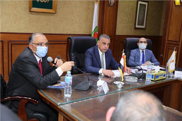   إطلاق حملة مكبرة للتوعية بمخاطر الزيادة السكانية وتبني مفهوم الأسرة الصغيرة بسوهاج