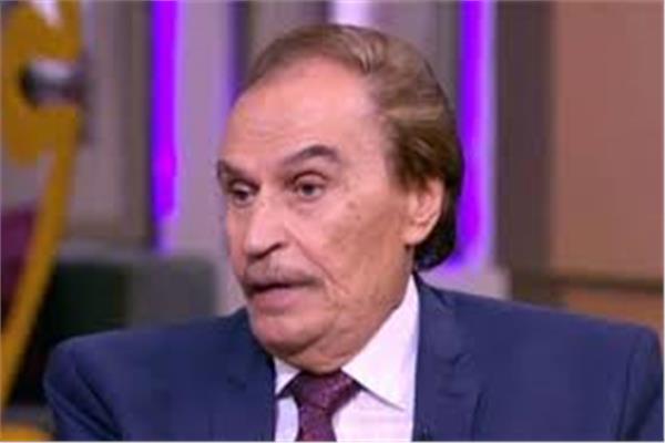 الراحل عزت العلايلي