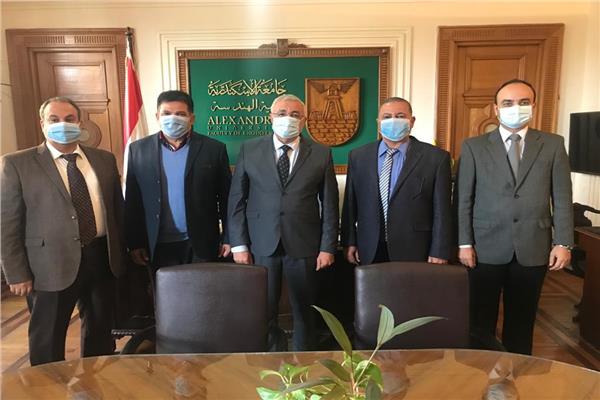 المركز الهندسى بجامعة الإسكندرية يوقع عقداً للإشراف على مشروع تبطين الترع 