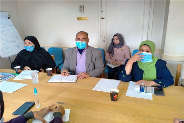 وكيلة صحة سوهاج  تبحث تنفيذ مبادرة التوعية بمخاطر الزيادة السكانية