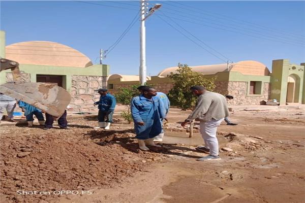 إصلاح كسرماسورة خط مياه ب"كركر"بأسوان