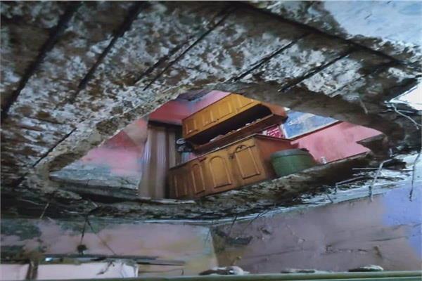 النيابة تعاين عقار الشرابية بعد انهيار أجزاء منه