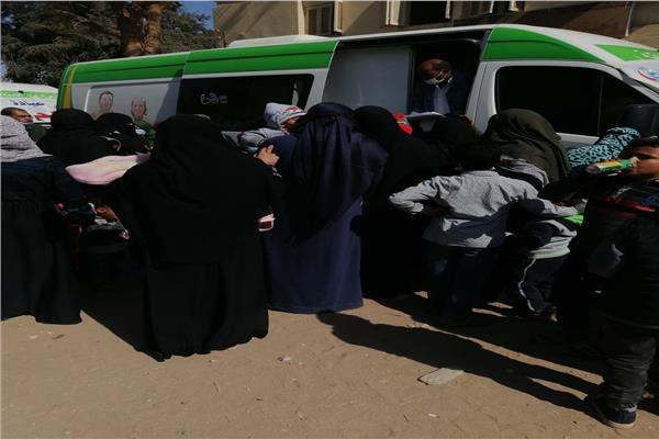 الكشف على ١٥٥٠ حالة خلال القافلة الطبية بقرية القلمينا بمركز ا الوقف 