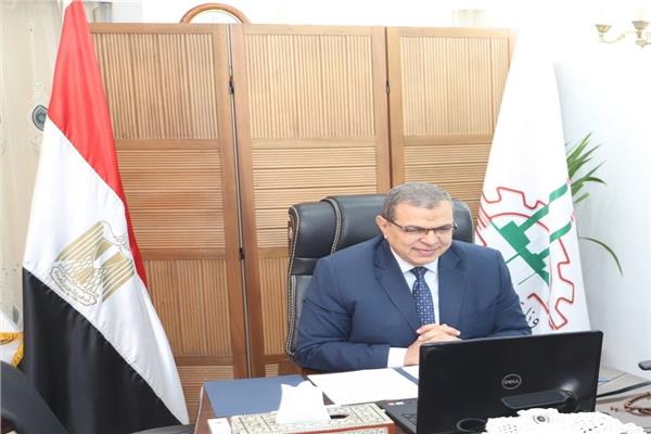  وزير القوى العاملة محمد سعفان