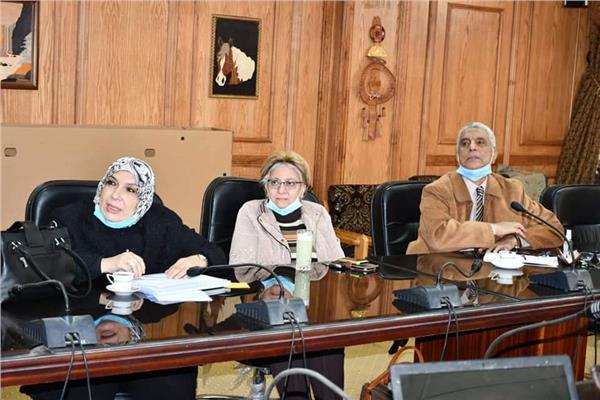 اجتماع فريق عمل الخطة الاستراتيجية بجامعة القناة
