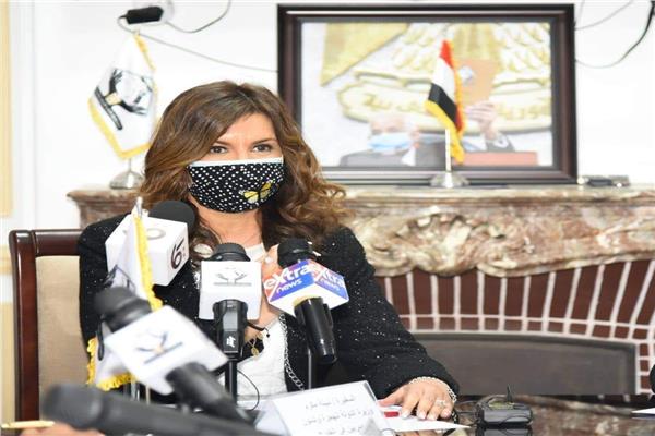 وزيرة الهجرة 