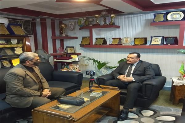 وكيل التربية والتعليم بالمنوفية مع محرر بوابة أخبار اليوم