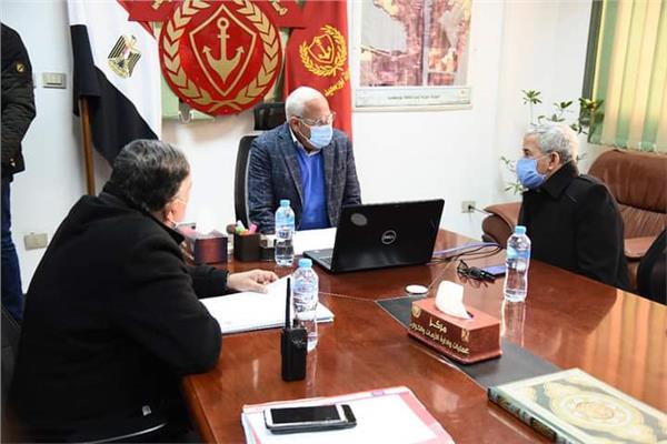 محافظ بورسعيد يترأس غرفة العمليات