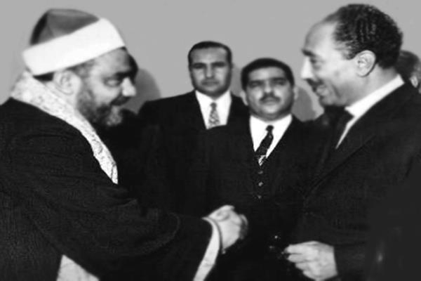 الرئيس السادات يرحب بالشيخ النقشبندى 