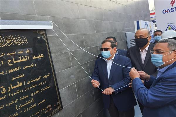 وزير البترول خلال الافتتاح