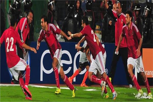 لاعبى الاهلى أثناء الاحتفال بهدف لمتعب