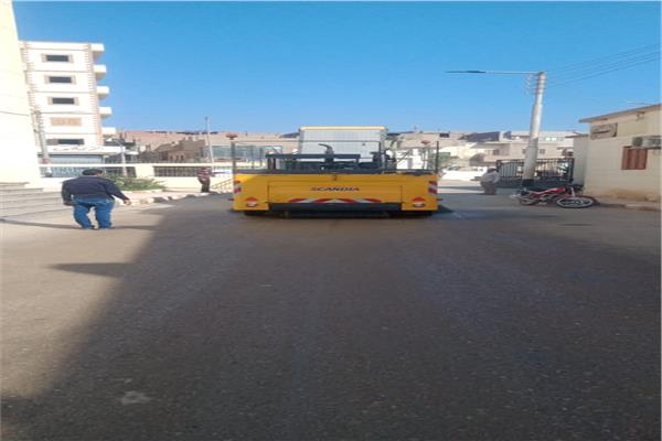 بدء العمل بالمعدات الجديدة للكنس الآلي وتوزيع حاويات قمامة باسيوط 