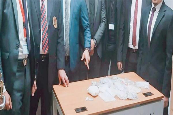 ضبط هولندية الجنسية بحوزتها كوكايين وأقراص مخدرة بمطار الغردقة الدولى