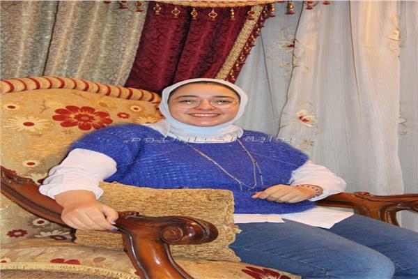 منة شاكر الطالبة بكلية الطب البشري