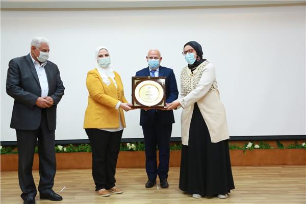 وزيرة التضامن الإجتماعي 