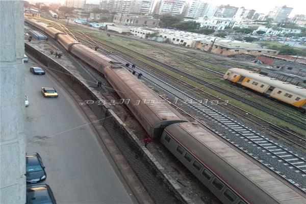 خروج عربة قطار عن القضبان بمحطة مصر في الإسكندرية