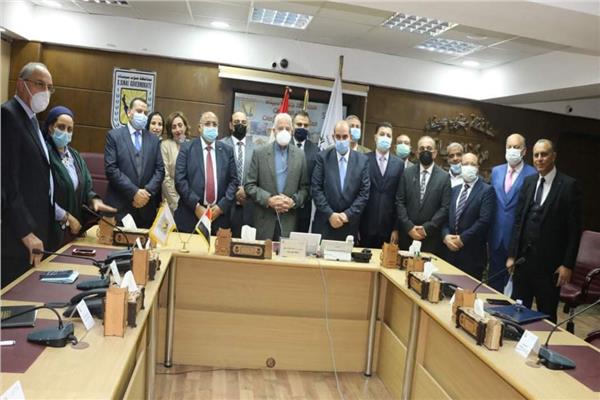 توقيع عقد تخصيص ارض لإقامة قزق متطور بشرم الشيخ