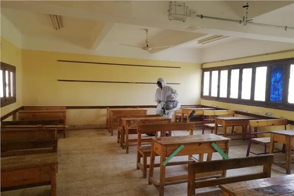 تعقيم اللجان إستعدادا لامتحانات منتصف العام