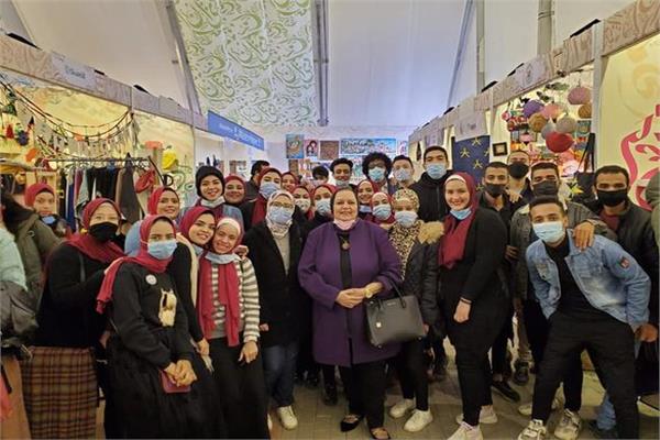 طلاب جامعة عين شمس