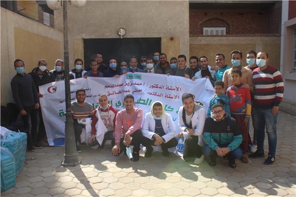 طب سوهاج تطلق قافلتها المجانية بأحد القرى في المراغة 