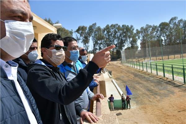وزير الرياضة يفتتح الملعب القانوني بمركز شباب منديشة
