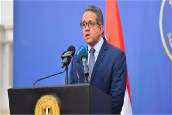 وزير السياحة و الاثار 