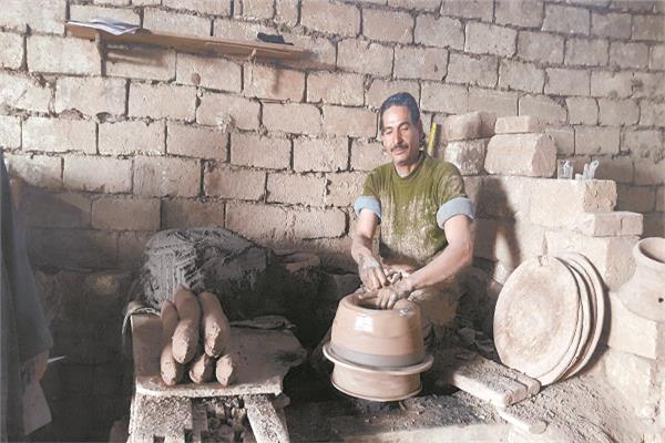  صناعة الفخار تشتهر بها قرى الفيوم