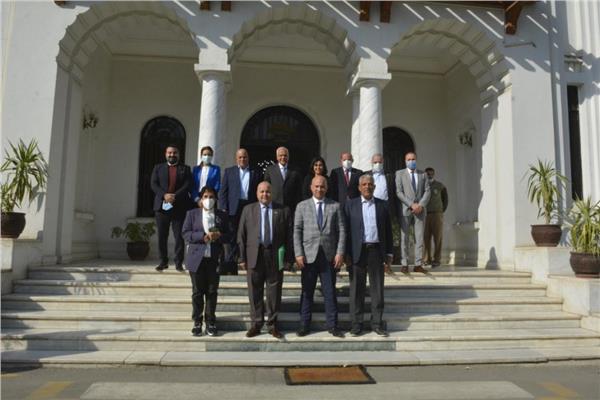 محافظ الجيزة يجتمع بعدد من أعضاء مجلس النواب