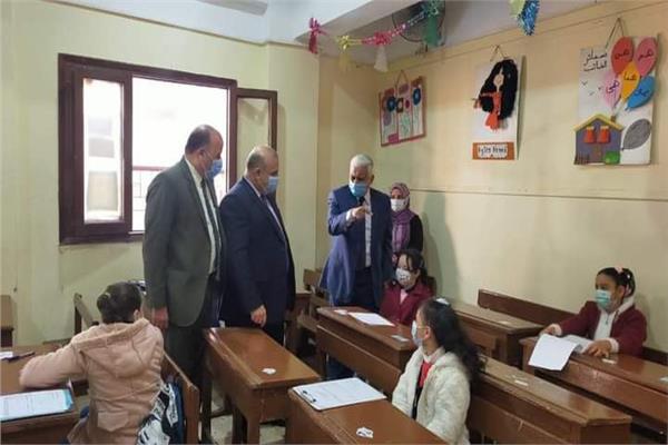مدير مديرية الدقهلية يتفقد لجان الصف الثانى الثانوى