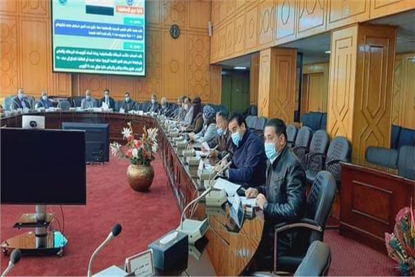 محافظ الإسماعيلية يرأس اجتماع اللجنة العليا لحركة النقل والمرور 