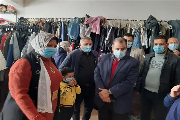  توزيع ٣٠ ألف قطعة ملابس "بالمجان" على الأسر الأولى بالرعاية بكفر الدوار