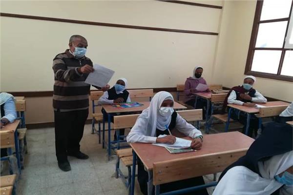  انطلقت امتحانات الصف الأول الإعدادى باسوان