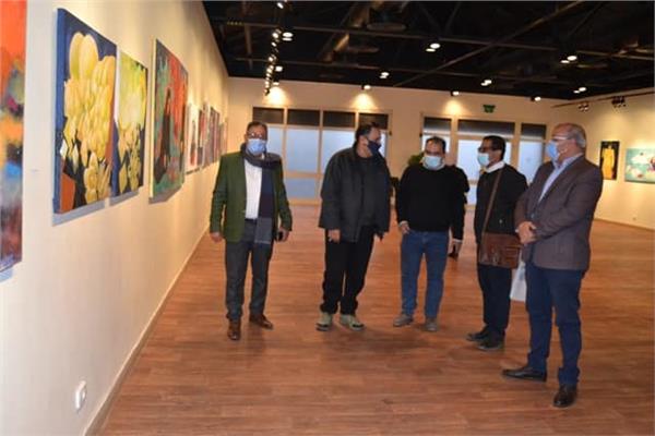 رئيس التنمية الثقافية يفتتح معرض ملتقى الأقصر بالهناجر